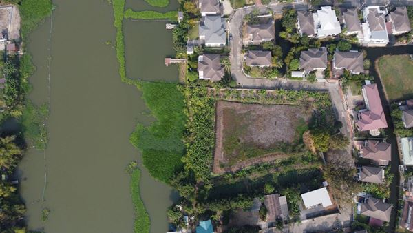 ขายที่ดินติดริมน้ำ เนื้อที่ 2 ไร่ 3 งาน 44 ตร.ว. ในหมู่บ้าน มณีรินทร์ เลค แอนด์ ลากูล รังสิต-ปทุมธานี อำเภอเมืองปทุมธานี โทร 0938141475